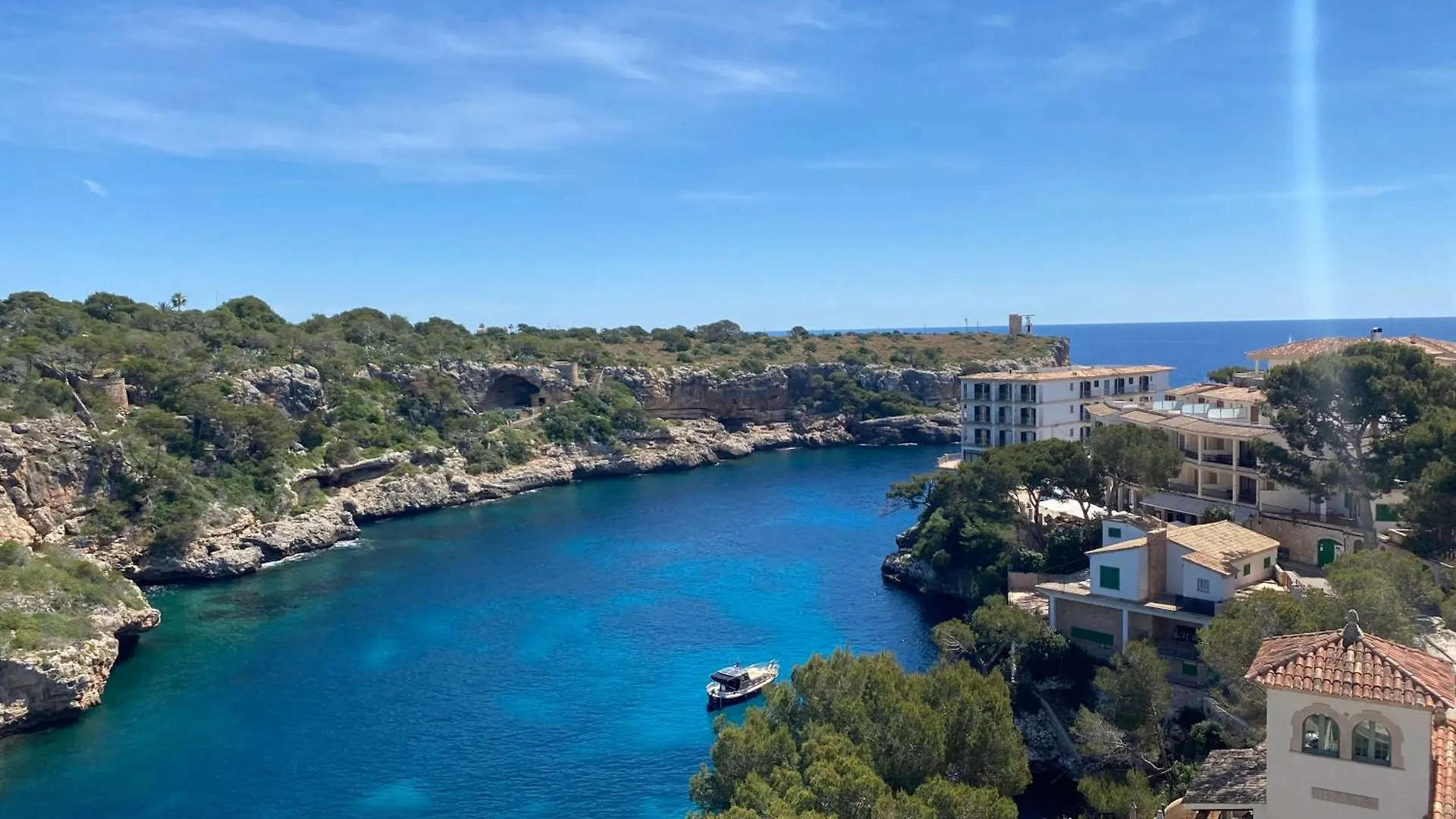Guest house Hostal Restaurante Cala Cala Figuera